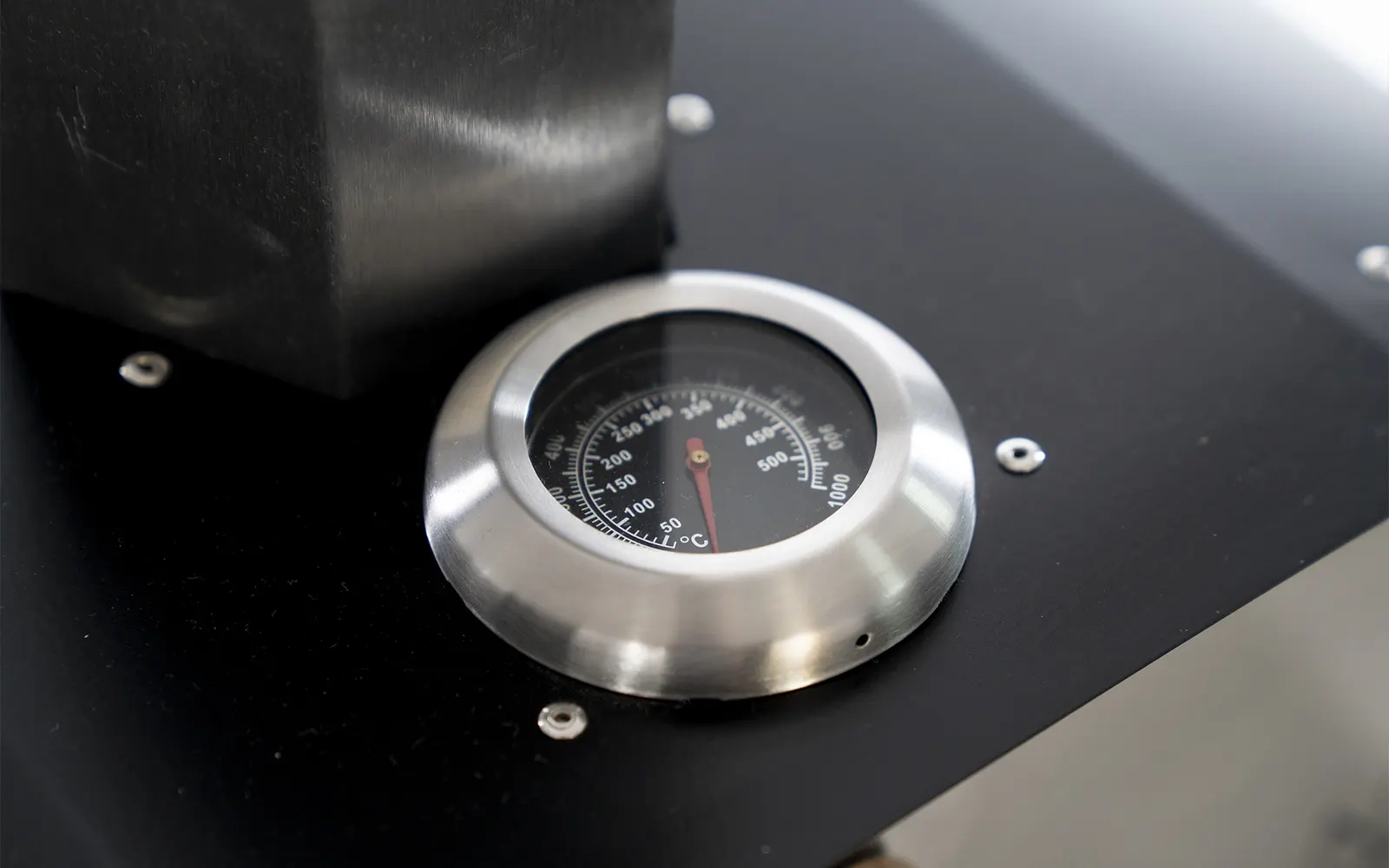 Close-up of the temperature guage of the pizza oven